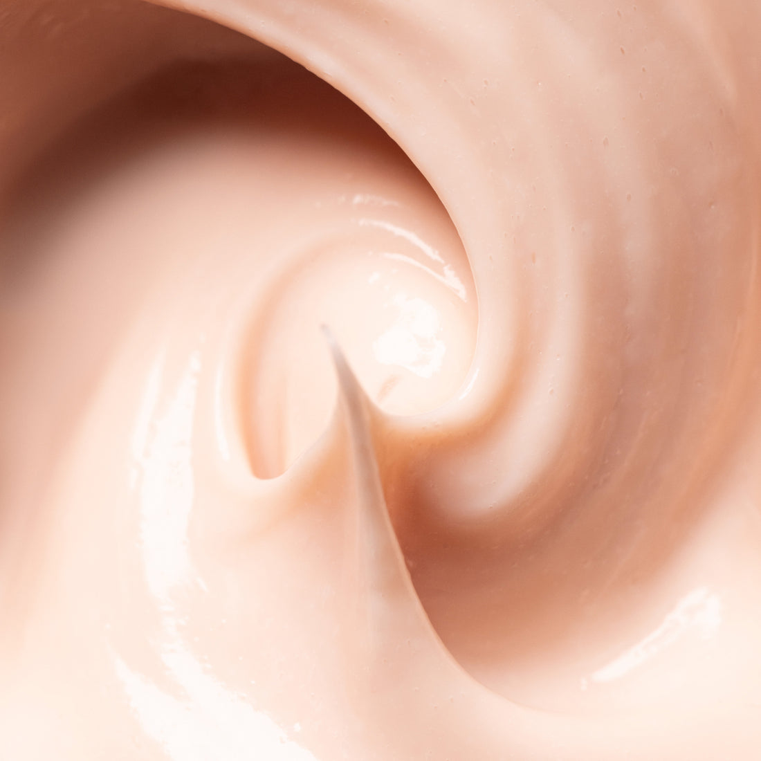 Silottava & kiinteyttävä yövoide